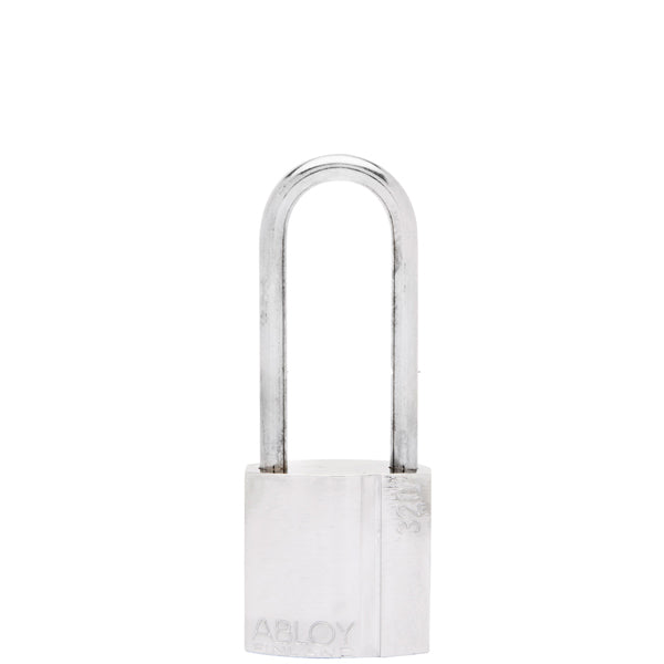 Abloy hængelås med bøjle i miljø omkring bådudstyr