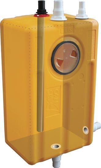 SeaTec septiktank på en båd, set fra siden med låget åbent
