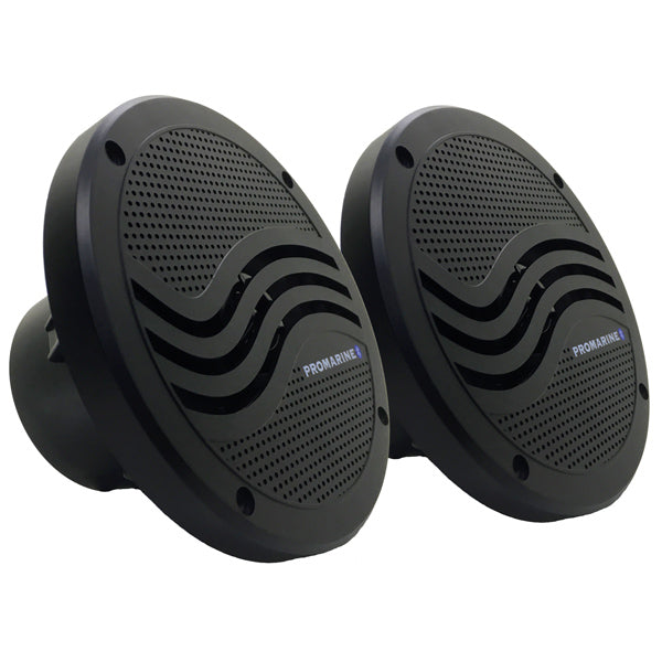 Promarine bluetooth højtaler i sort, 6,5" model med 150W, set i brug på en båd