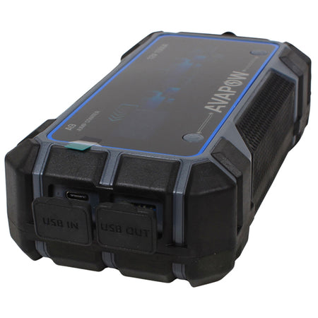 Avapow A9 jump starter på et maritimt værksted