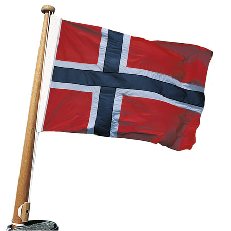 Norsk yachtflag Adela installeret på et flagspil på en yacht