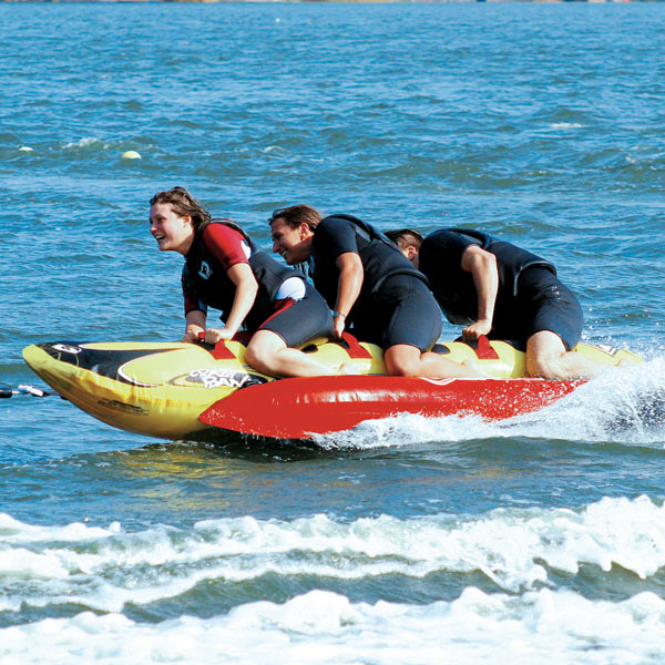 1852 Tube 3p Banana Rocket i brug med 3 personer, der griner