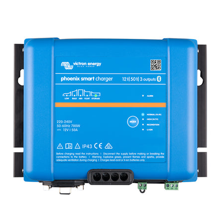 Victron Phoenix Smart IP43 lader 12V 30A set forfra med tydelig indikatorlampe.