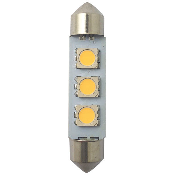 1852 LED pinolpære 42mm sat på en bådlygte i mørket