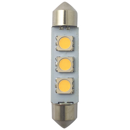 1852 LED pinolpære 42mm sat på en bådlygte i mørket