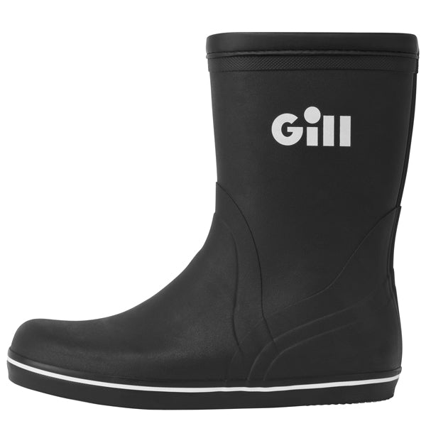 Gill 917 kort gummistøvle set fra siden, klar til brug på båden