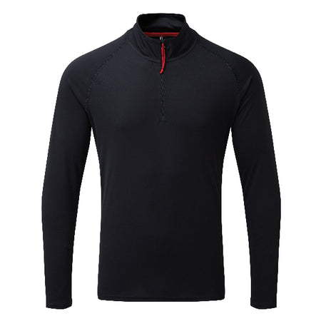 Gill UV langærmet T-shirt med lynlås, set fra foran i bådmiljø