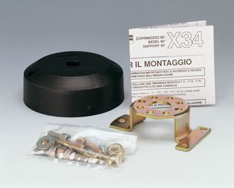 Ultraflex monteringsflange X34 i sort farve med 90° vinkel til kontrolkabler.