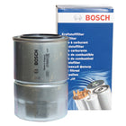 Brændstoffilter fra Bosch, set fra siden, klar til montering.