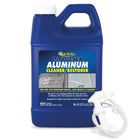 Star Brite Ultimate Aluminum Cleaner på en båd, klar til brug.