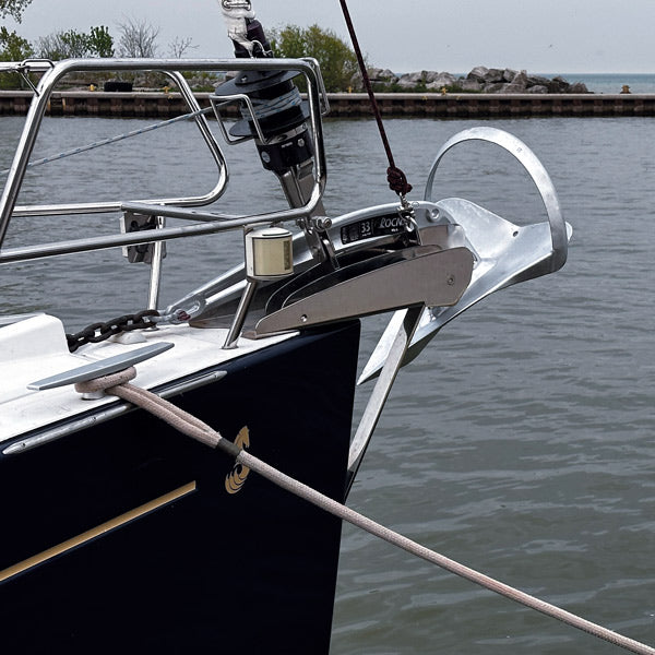 Sideperspektiv af Rocna 4Kg anker, galvaniseret finish.