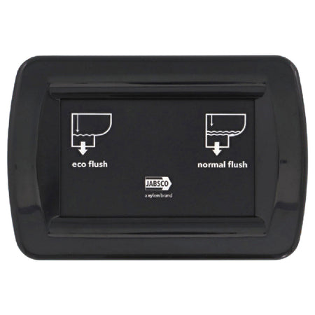 Jabsco Quiet Flush E2 toilet i brug med komfortabel flush-funktion
