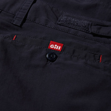 Gill UV012 Tec shorts herre navy i maritimt miljø