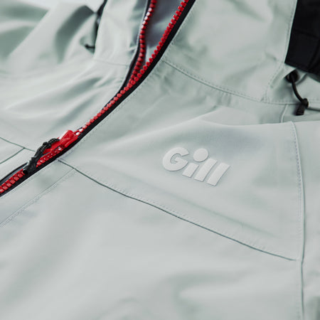 Gill V101J Verso jakke i brug på båd i sejlads