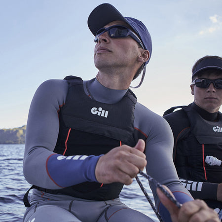 Gill 5003 Zenlite top i brug under vandsport